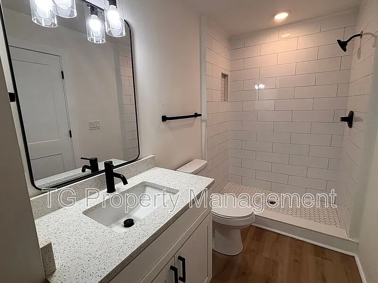 30 Sanford St #B — Photo 12