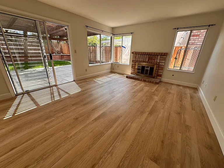 52 Elizabeth Ct — Photo 28