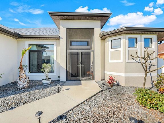 4th image of 3832 SW 20th Pl