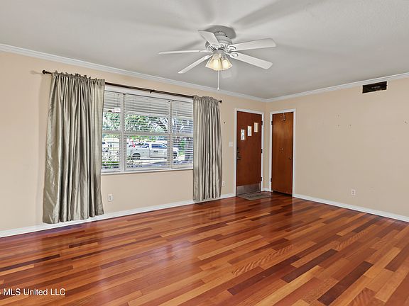 3rd image of 330 Randall Dr