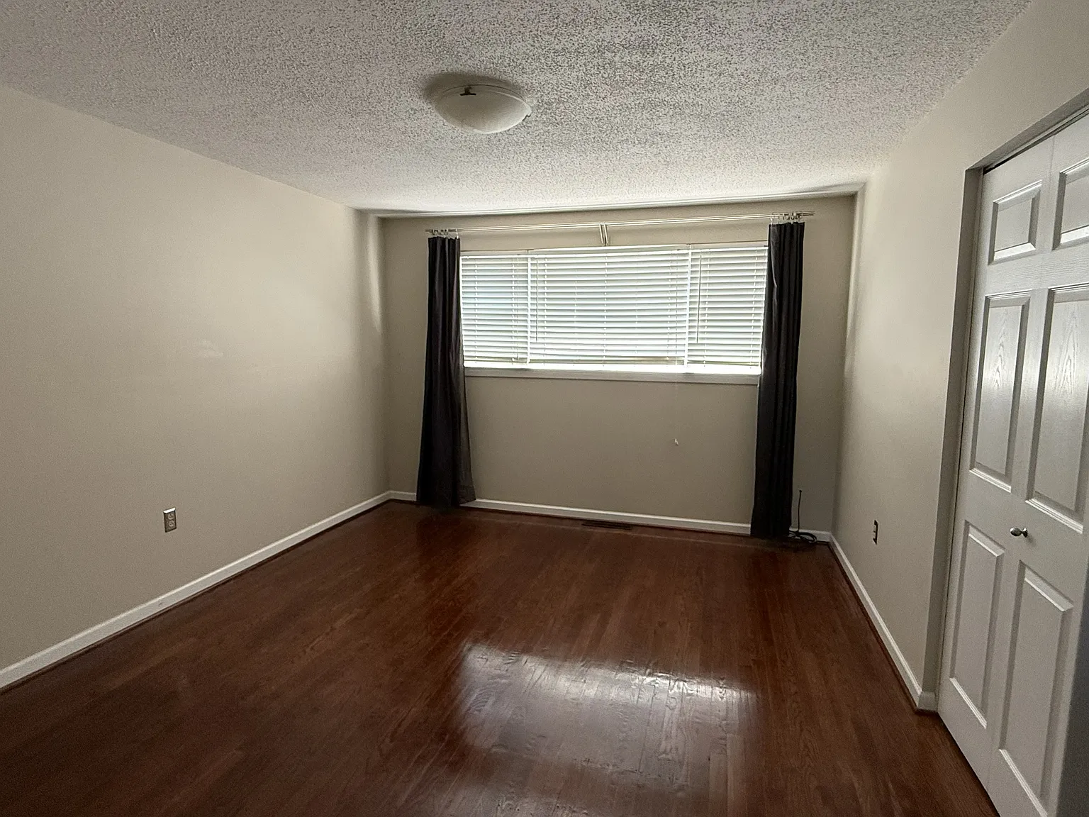 2 bed, 1.5 bath, 980 sqft, $1,275 — Photo 4