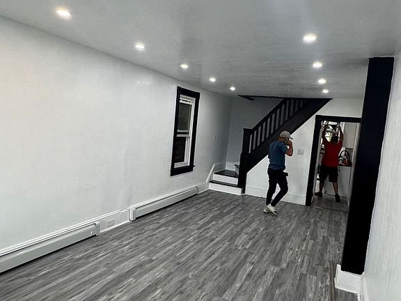 4th image of 834 Ridge St