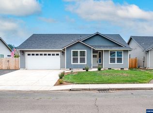 1249 SW 2nd Ave, Mill City, OR 97360