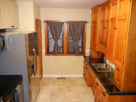 5th image of 1015 26th Ave SE #1