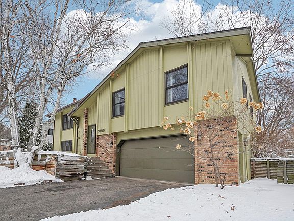 3rd image of 3109 Red Oak Cir N