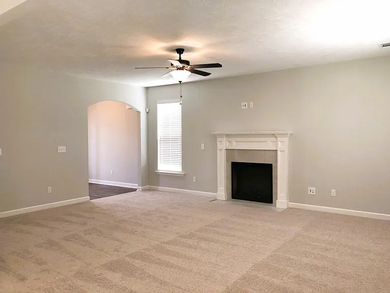 1052 Mulford Loop — Photo 5