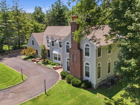 2nd image of 21 Round Top Rd