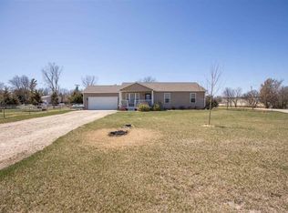 402 Shari Cir, Olsburg, KS 66520