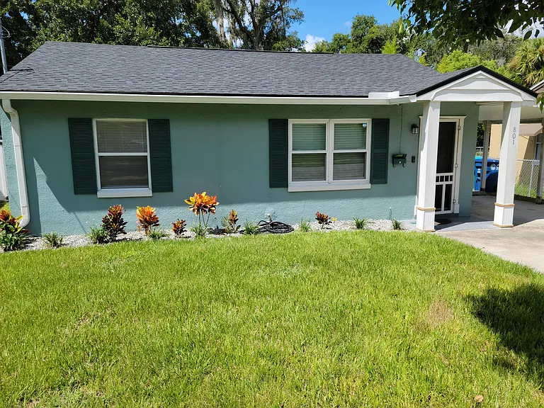 801 Carver St — Photo 9