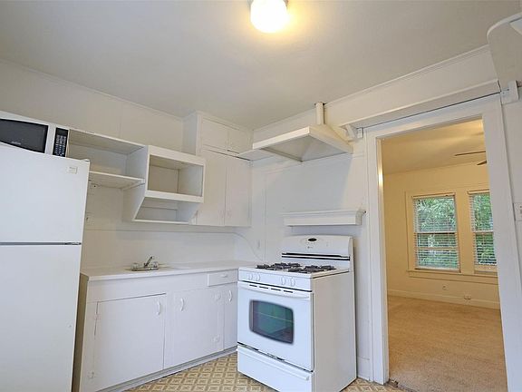 5th image of 1135 W Clay St #1133C