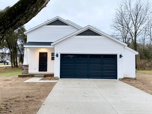 835 Lincoln Lake Ave SE, Lowell, MI 49331