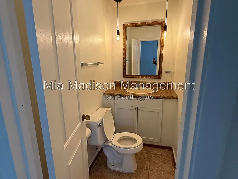 211 W 59th St #A — Photo 29