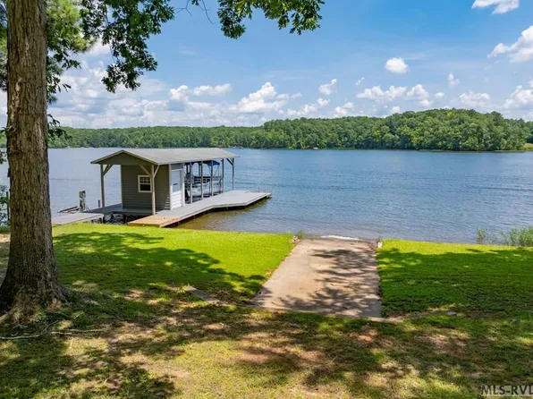 150 E Cove Dr, Macon, NC 27551