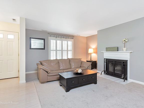 3rd image of 5505 Applewood Cir