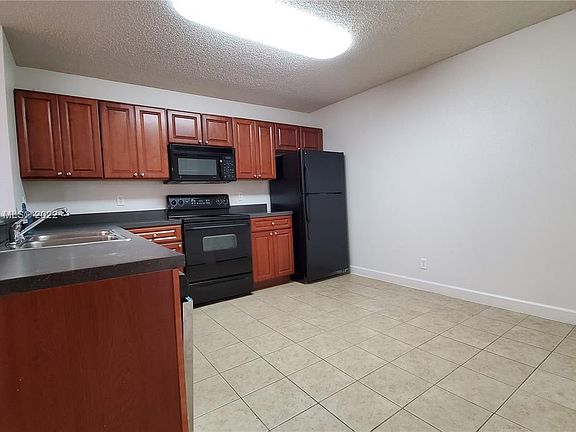 5th image of 10121 W Sunrise Blvd APT 103