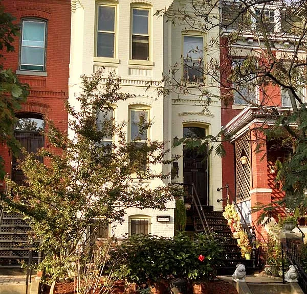 1114 E St SE #B — Photo 1