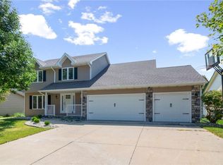 7158 Dakota Dr, West Des Moines, IA 50266