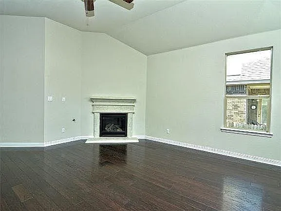 3 bed, 4.0 bath, 2738 sqft, $2,500 — Photo 4