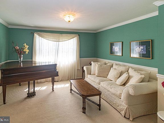 3rd image of 832 Cotswold Rd