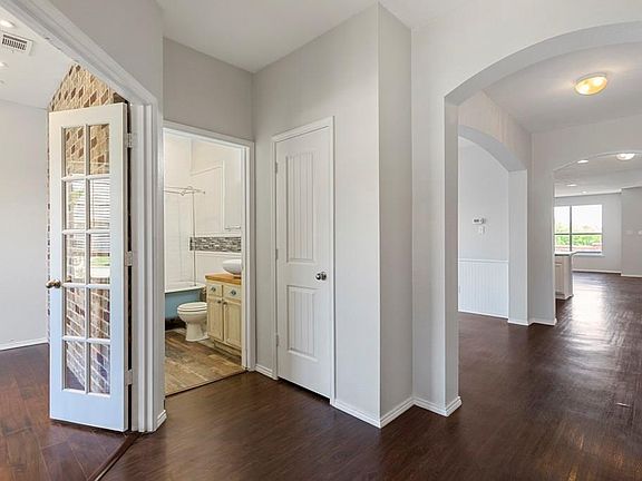 2nd image of 2401 Loreto Dr