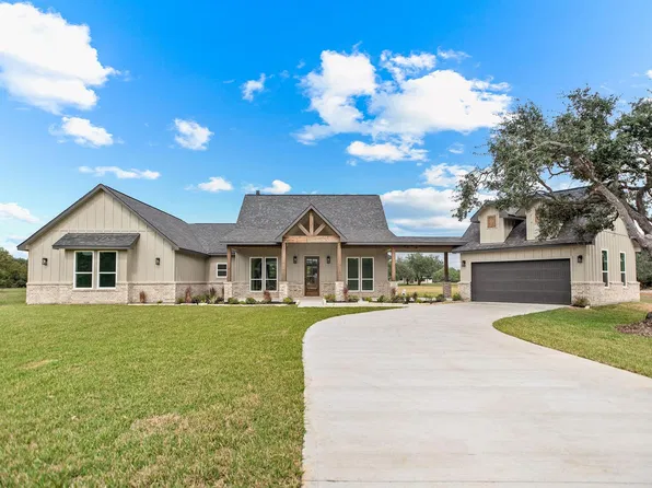 13 Center Tree Dr, Palacios, TX 77465