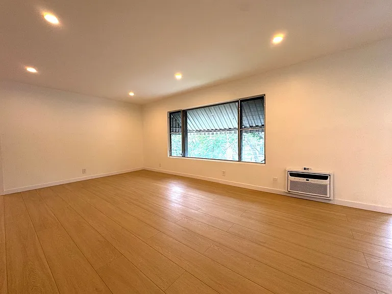 1020 N Edinburgh Ave #6 — Photo 3