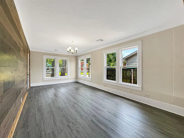 304 Stimson St — Photo 8