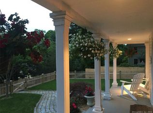 52 S Main St, Essex, CT 06426