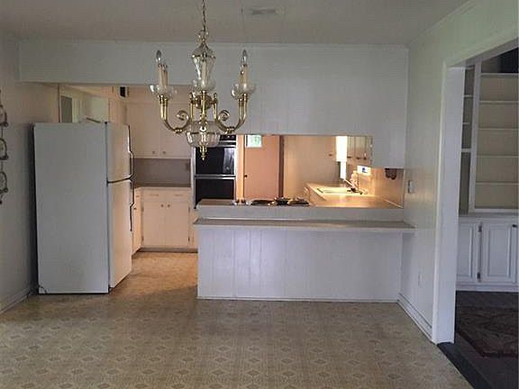 4th image of 302 Marilyn Dr