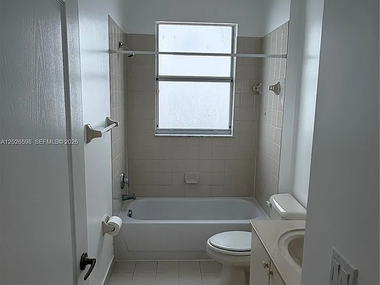 3951 NE 11th Dr — Photo 18