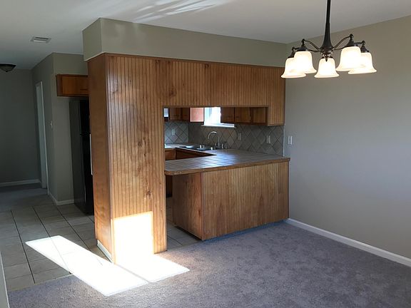 5th image of 402 Tacoma St