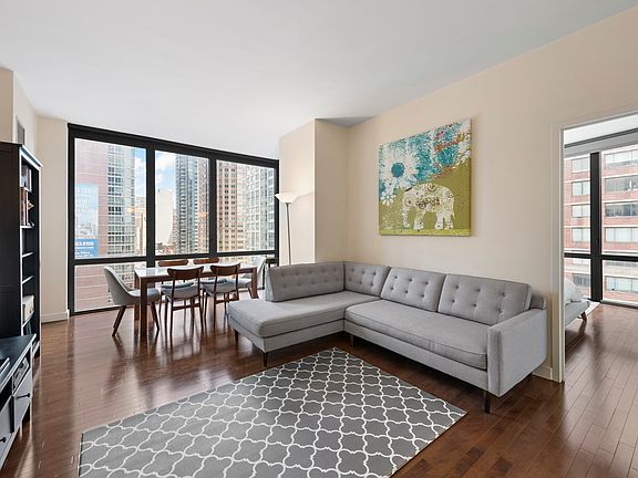 3rd image of 101 W 24th St APT 14E