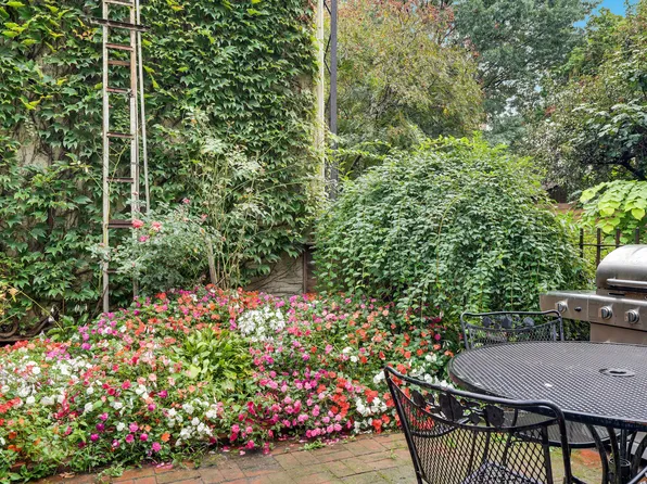 331 Hoyt Street image 5 of 12