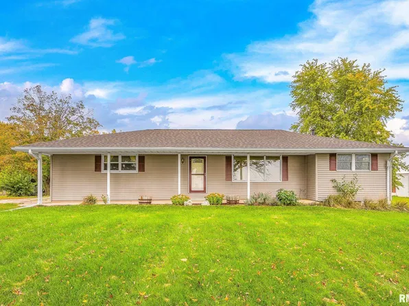 17750 Lake Knolls Rd, Pekin, IL 61554