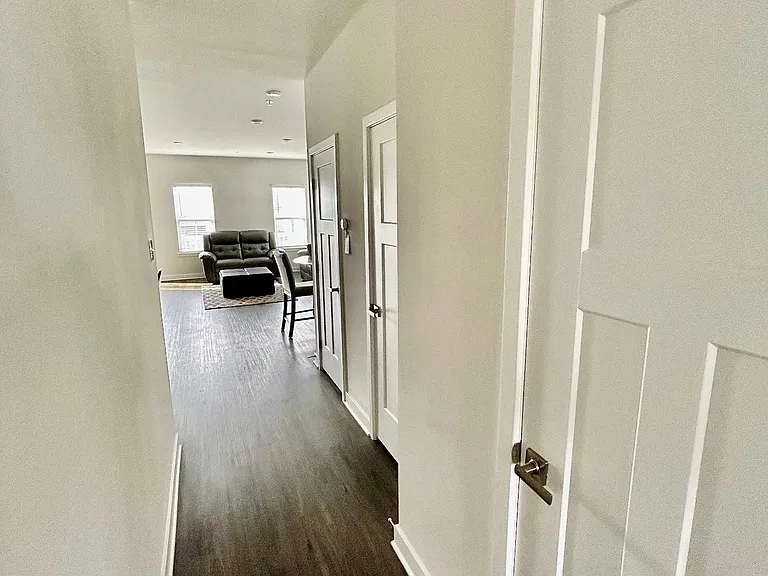 210 Chase Dr — Photo 6