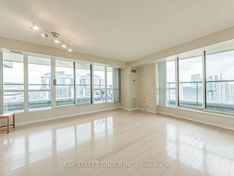 23 Hollywood Ave #3802 — Photo 9