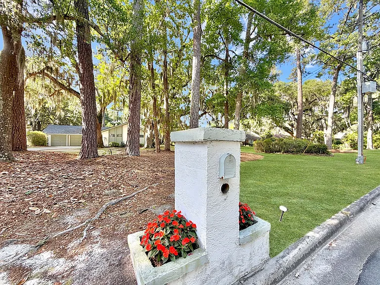 490 Strathy Hall Dr — Photo 3