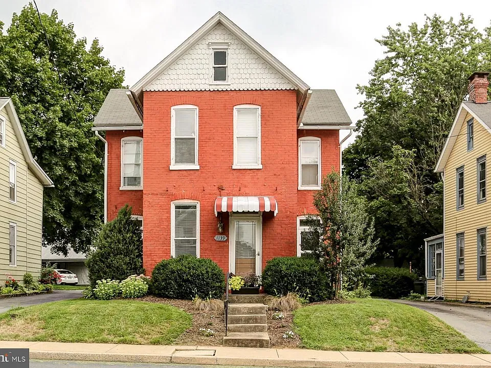 1139 Main St #1