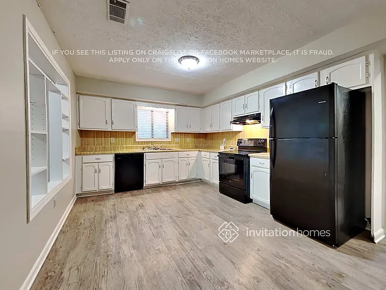 4162 Jody Ct NE — Photo 8