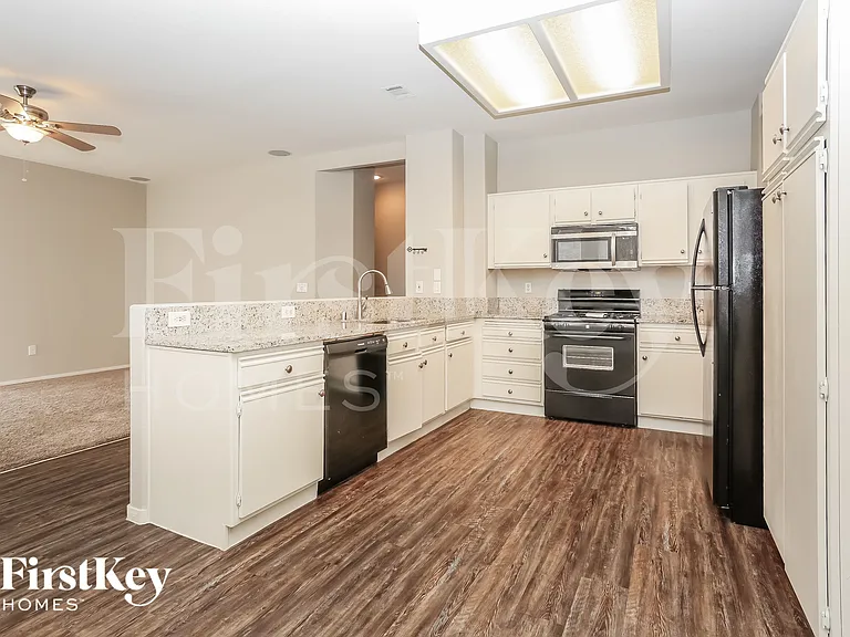 8049 Rock Port Cir — Photo 5