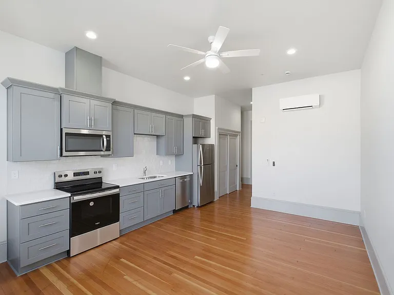 455 Court St NE #206 — Photo 3