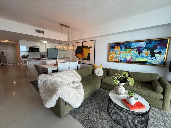 185 SW 7th St APT 3803, Miami, FL 33130