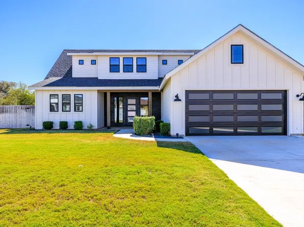 109 Parlin Ln, Fredericksburg, TX 78624