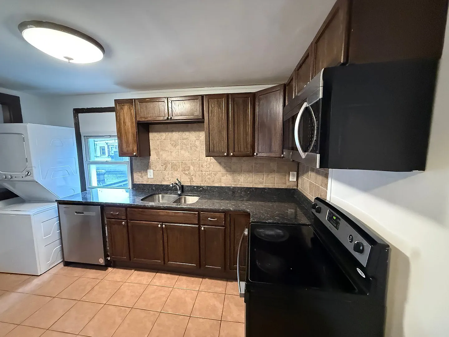 Newly Renovated Temple Apartment — Photo 3