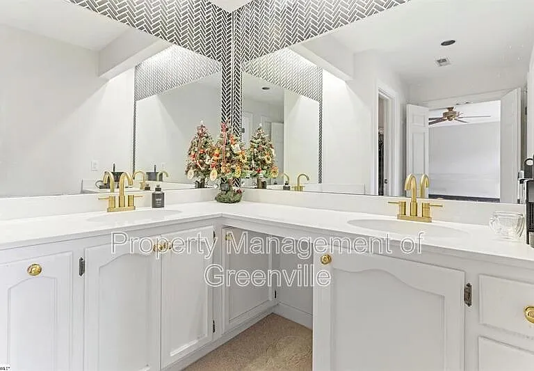 110 Kilkenney Ct — Photo 26