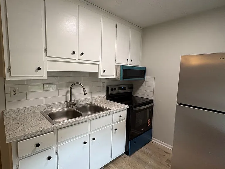 818 Meadow Ridge Ct — Photo 3