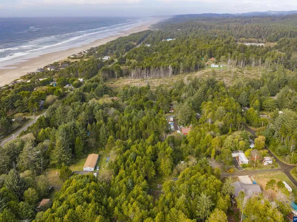 NE Washington St, Yachats, OR 97498