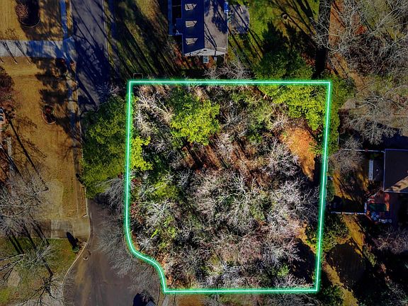 4th image of 207 Willowchase Dr