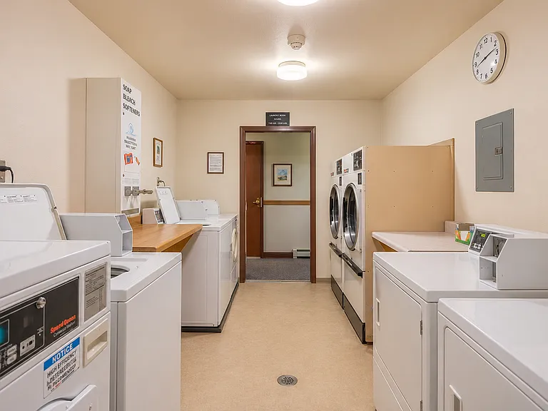 Lakefront Apartments for Rent in North Pole, AK | Beaver Lake Apartments — Photo 7