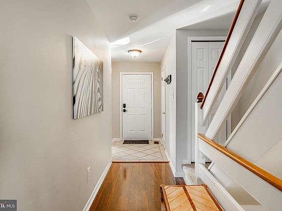 5th image of 510 Greenwood Ct